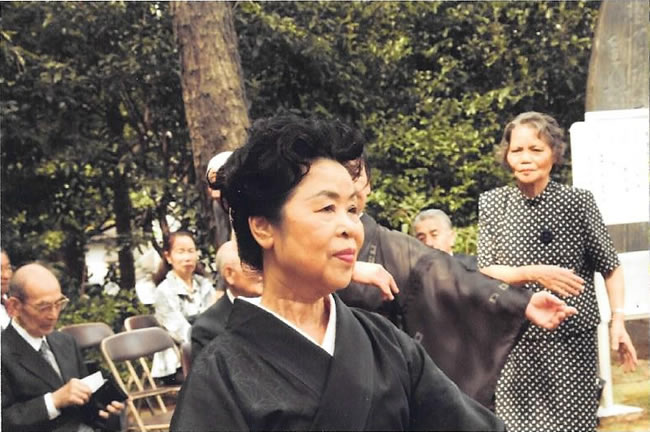 敬天愛人の会 御霊祭 東京奄美会女性部島踊り奉納