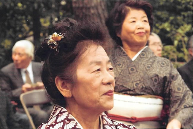 敬天愛人の会 御霊祭 東京奄美会女性部島踊り奉納