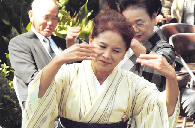 東京奄美会女性部島踊り奉納