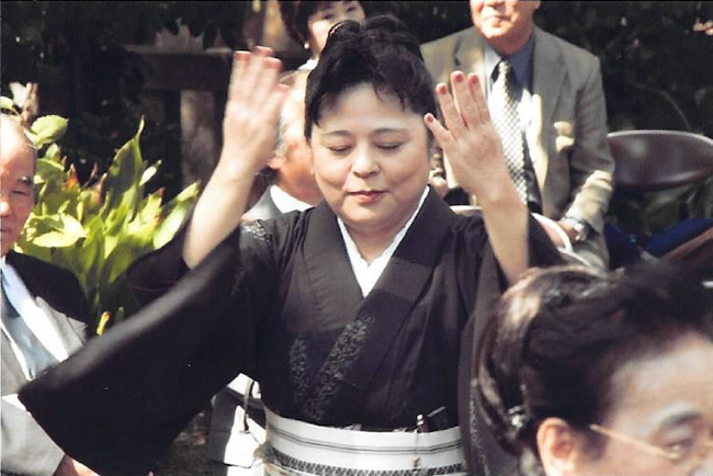 東京奄美会女性部島踊り奉納